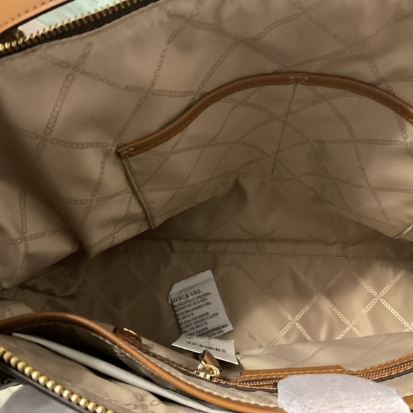 NEW Michael Kors Voyager Tote In Brown & Acorn - Picture 8 of 10